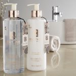 Boutique England, Комплект дуо за тяло "Нероли, Круша и Хедихиум" - 2 x 500 мл